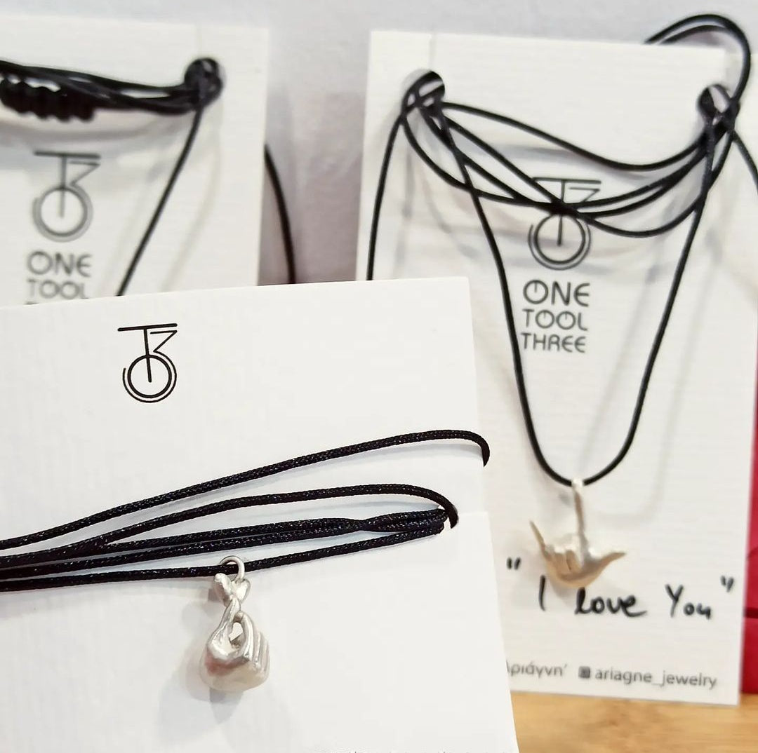 Ασημένιο μενταγιόν "Σ'αγαπώ" σε Κορεάτικη χειρομορφή