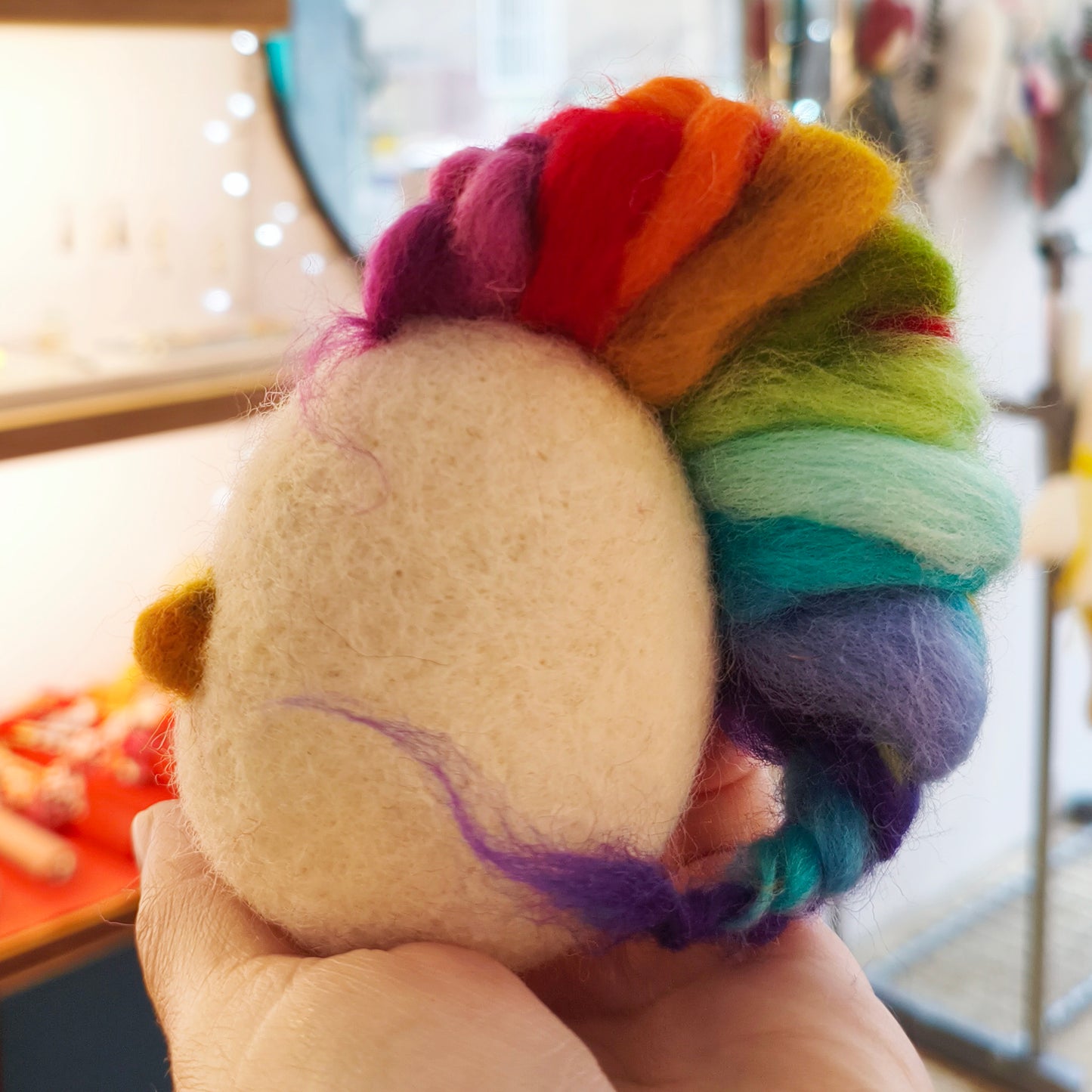 το πολύχρωμο αυγό- κοτόπουλο φελτ