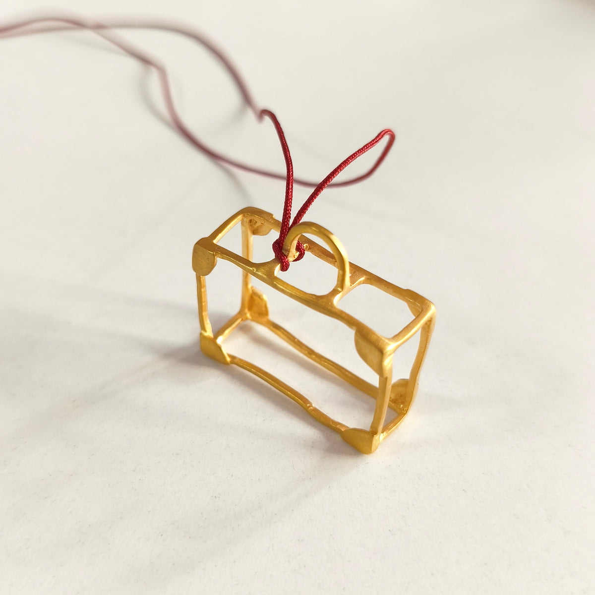 Επιχρυσωμένο μενταγιόν βαλίτσα 3D από ορείχαλκο
