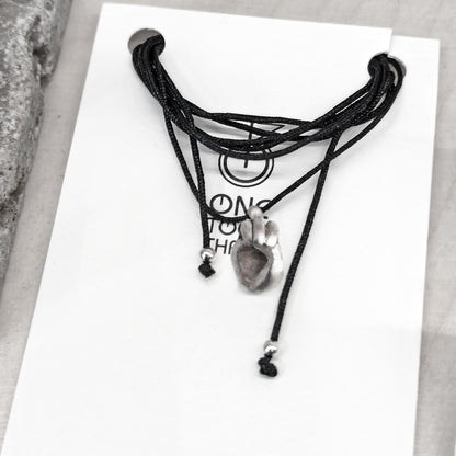 λαμπάδα με ασημένιο μονόγραμμα στην Ελληνική Νοηματική Γλώσσα