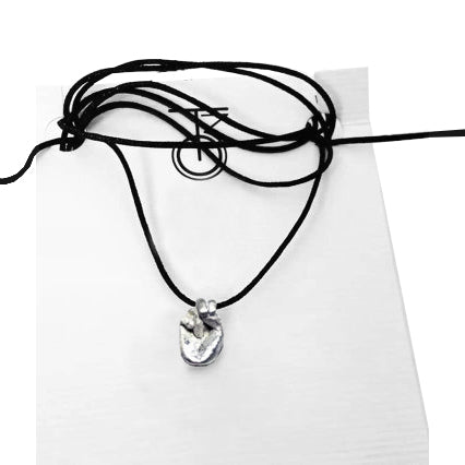 λαμπάδα με ασημένιο μονόγραμμα στην Ελληνική Νοηματική Γλώσσα