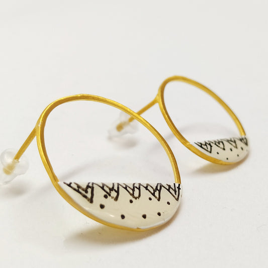 άνισα στρογγυλά- ασημί- λευκό σμάλτο / uneven round- silver- white enamel