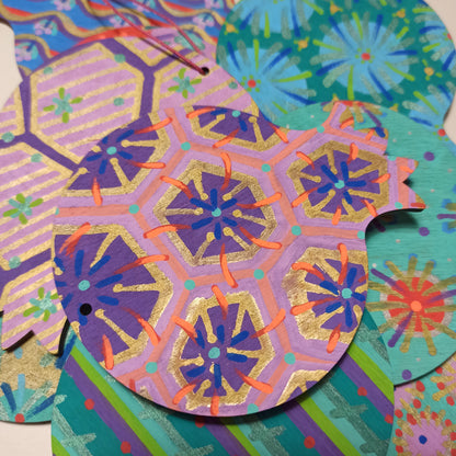 Πολύχρωμα ξύλινα ρόδια, ζωγραφισμένα στο χέρι και από τις δύο όψεις