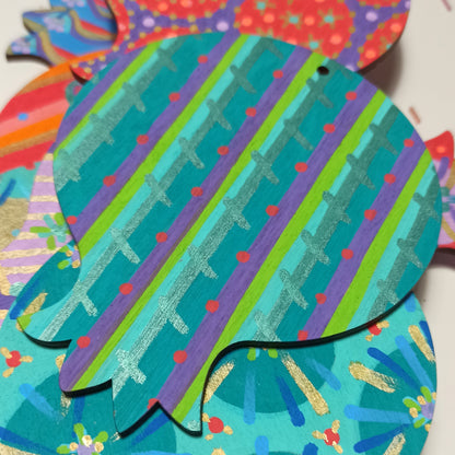 Πολύχρωμα ξύλινα ρόδια, ζωγραφισμένα στο χέρι και από τις δύο όψεις