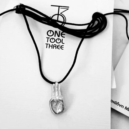 ασημένιο μενταγιόν προσκοπικός χαιρετισμός,