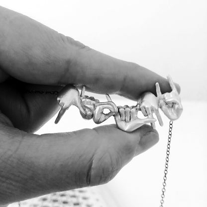 Ασημένιο κολιέ-όνομα στην Ελληνική Νοηματική Αλφαβήτα  (6 γράμματα)